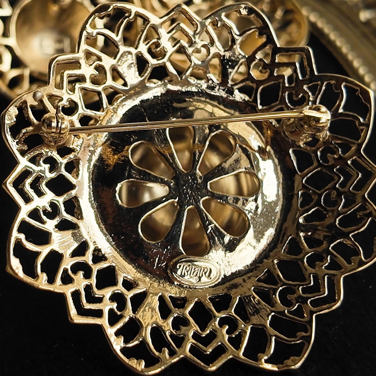 TRIFARI The "Lady's Hat" Brooch & Earring Set