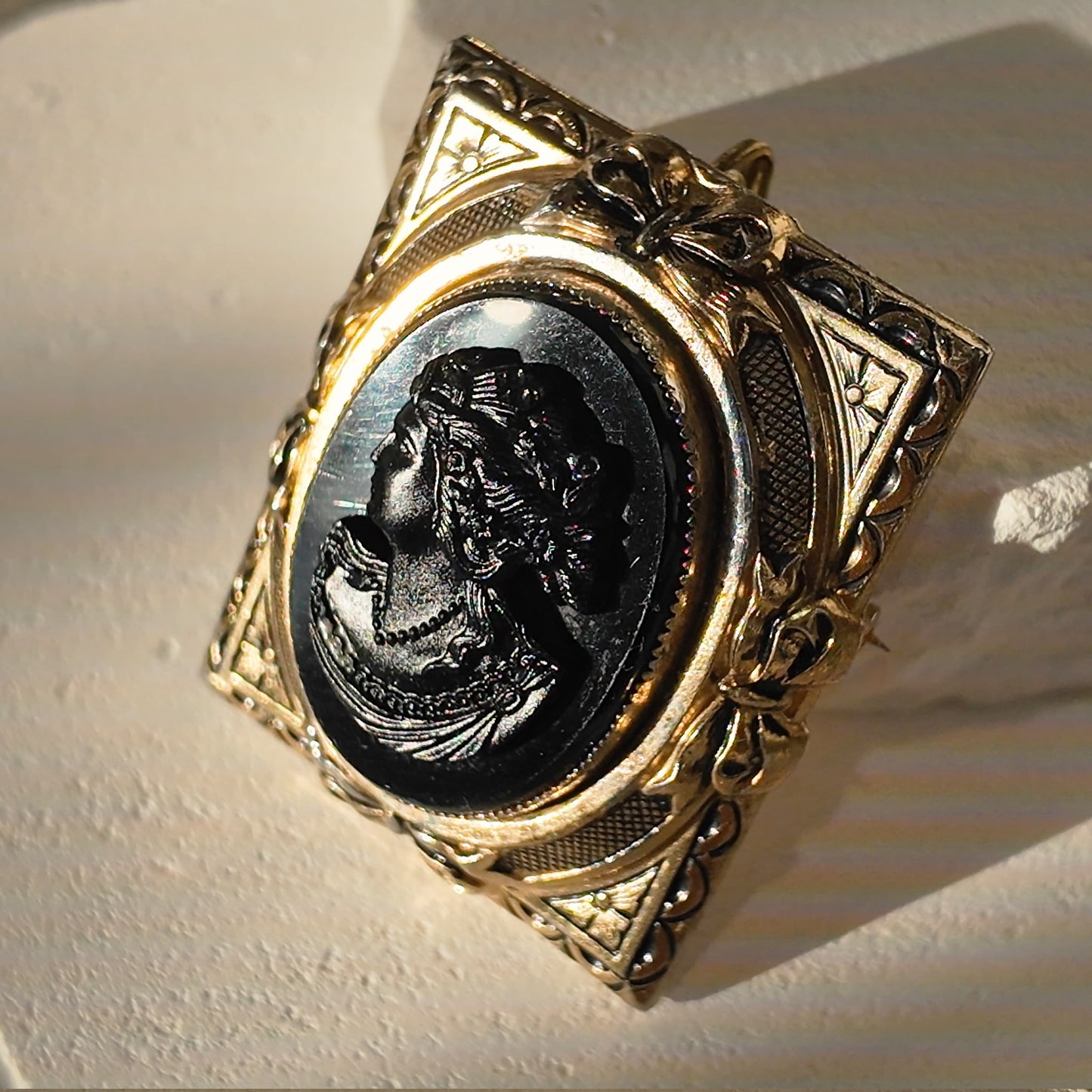 Coro Patented "Hearthside" Cameo Brooch