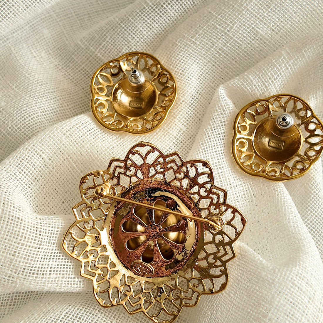 The Crown's Decree: A Collector's Field Guide to Authenticating Trifari