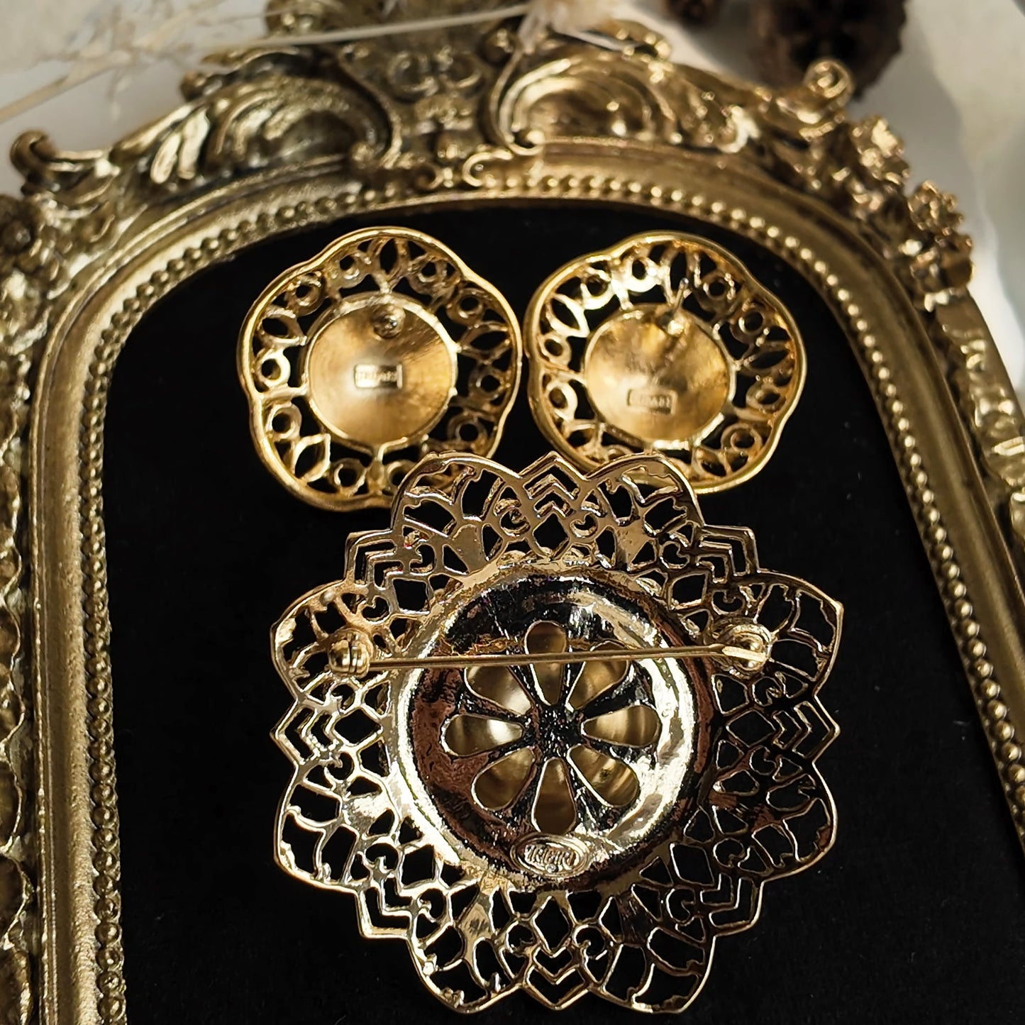 TRIFARI The "Lady's Hat" Brooch & Earring Set