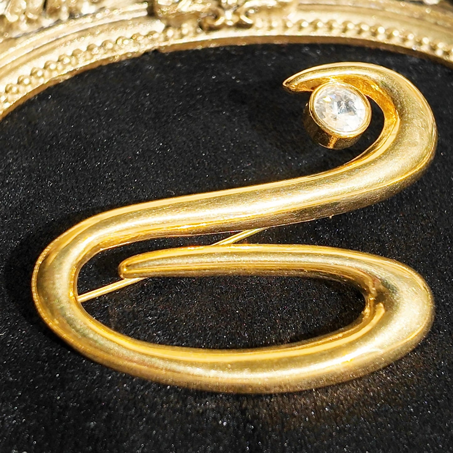 Minimalist "Swan Lake" Brooch