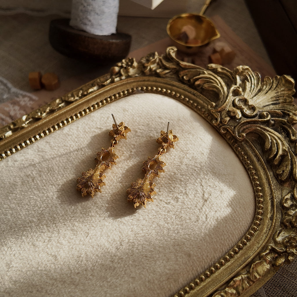 Graceful Guest Dangles