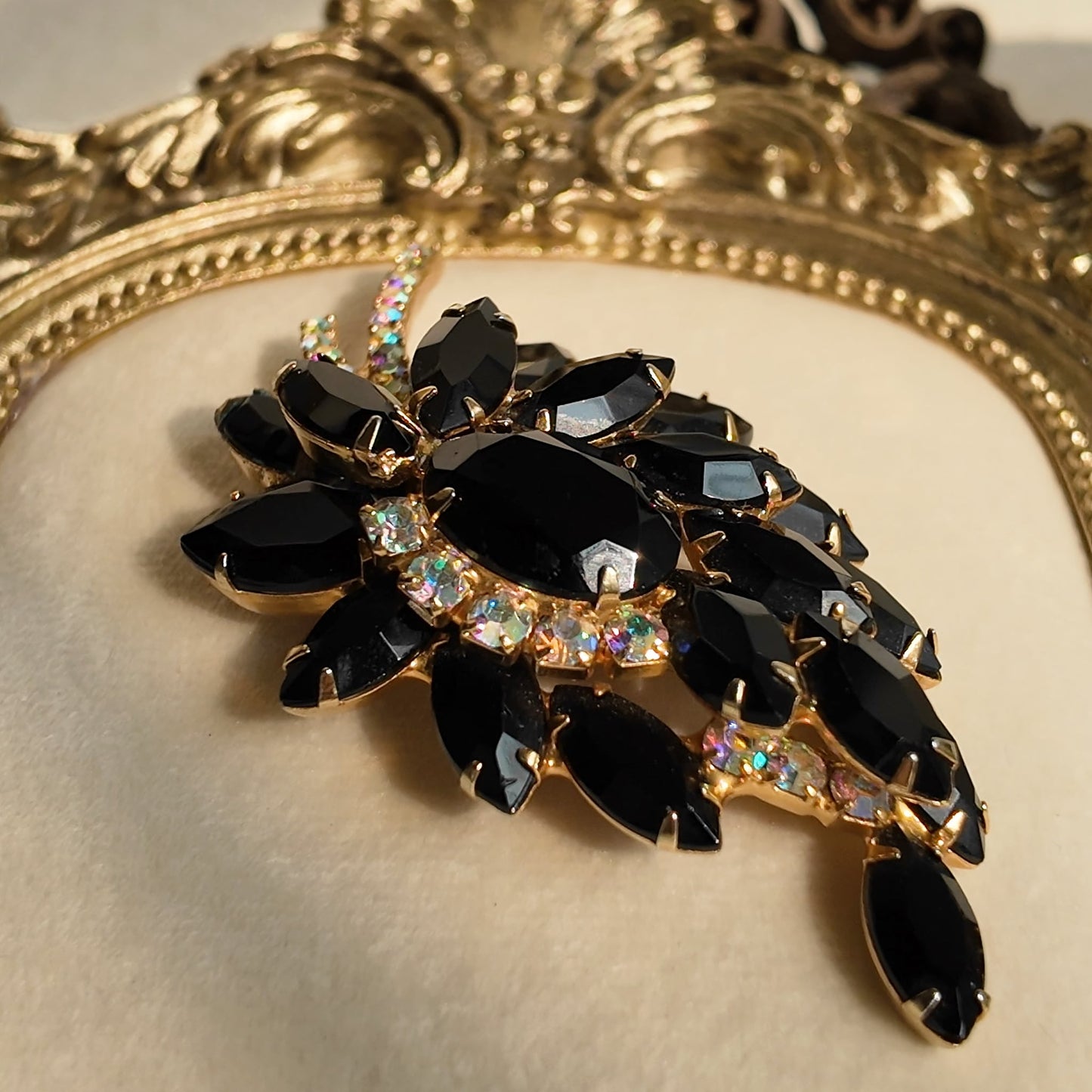 Juliana "Black Swan" Statement Brooch