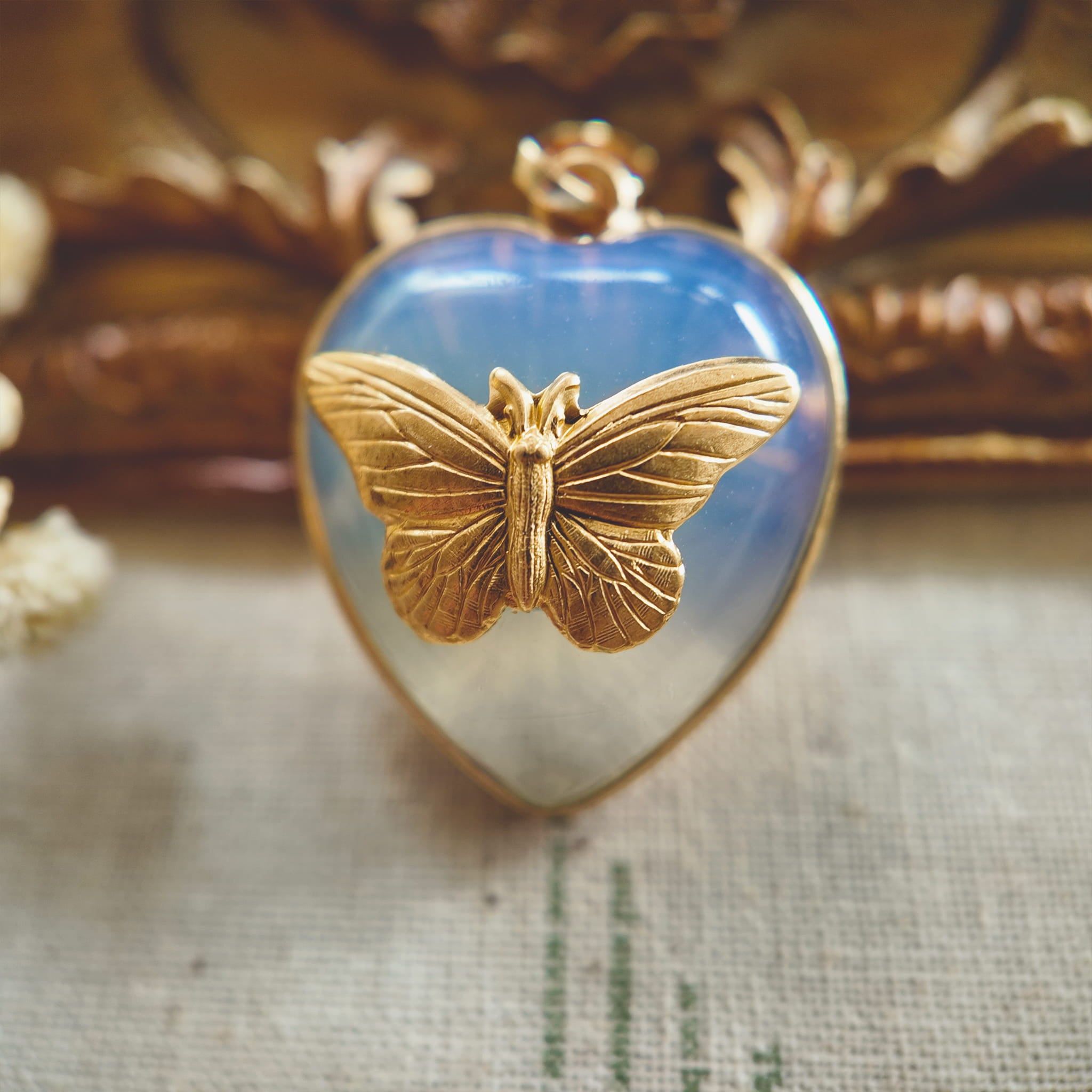 The Fluttering Fantasy Pendant