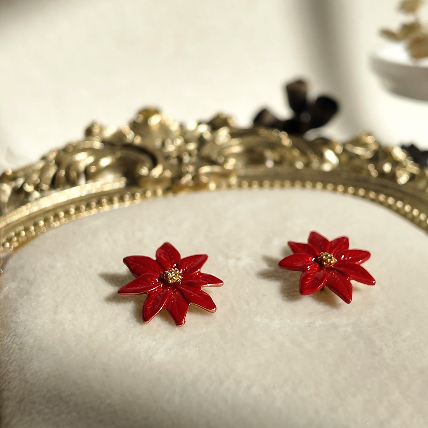 AVON Island Girl Poppy Studs