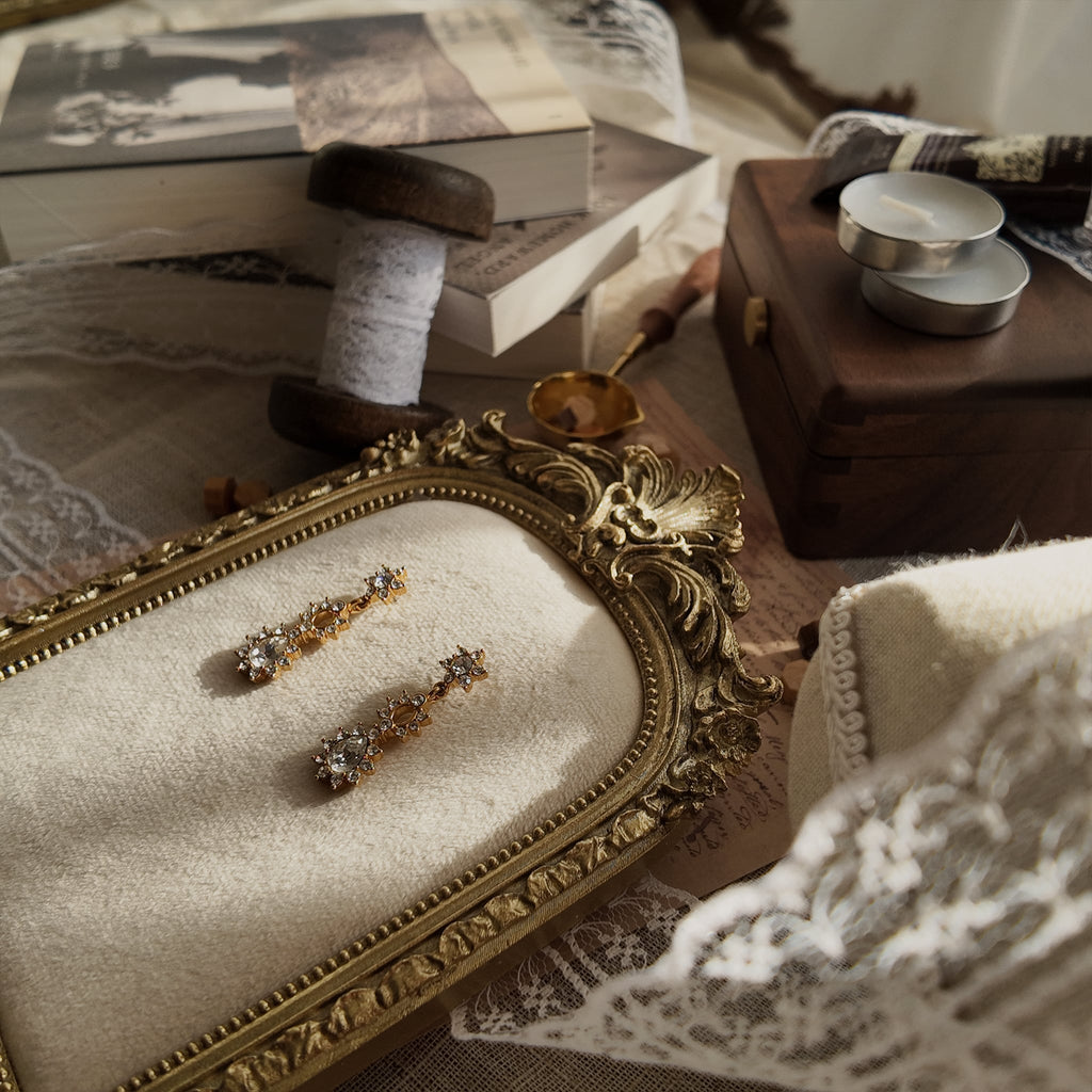 Graceful Guest Dangles