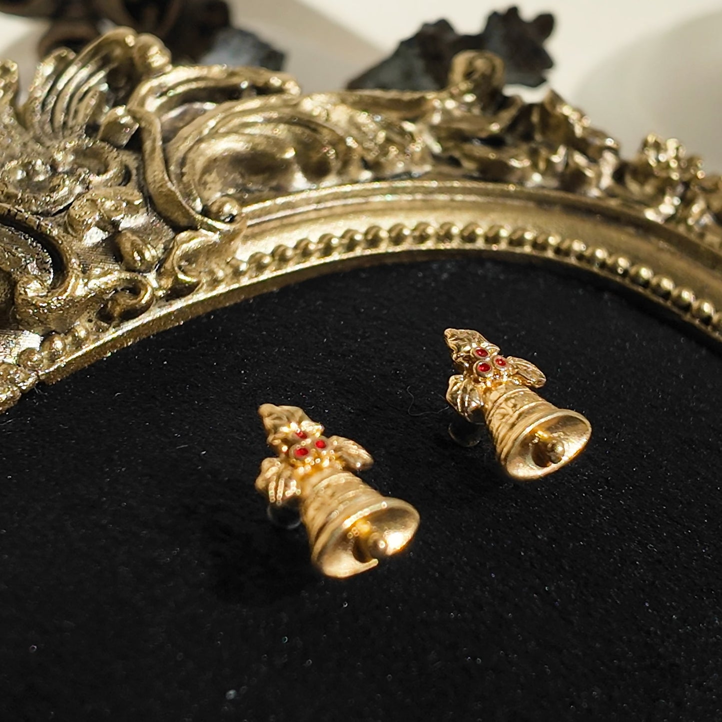 AVON Sleigh Ride Studs