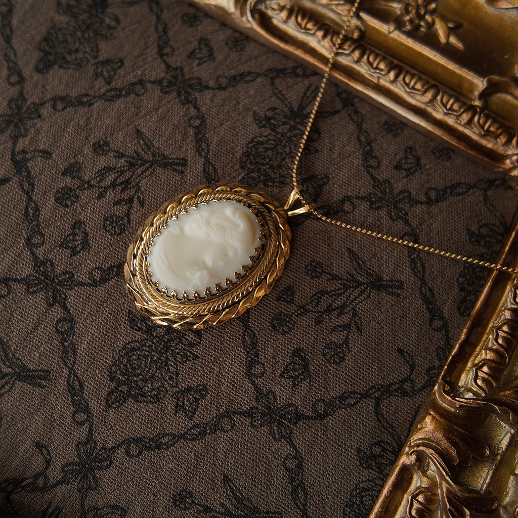 Egg-shaped pendant, 925 sterling silver necklace, from the 1940s, a genuine vintage piece.