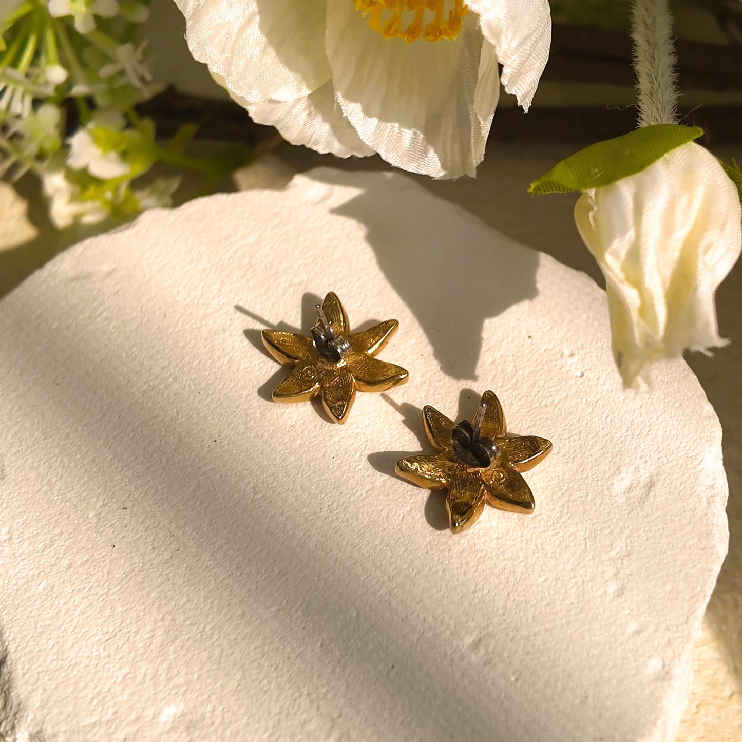 AVON Poinsettia Studs