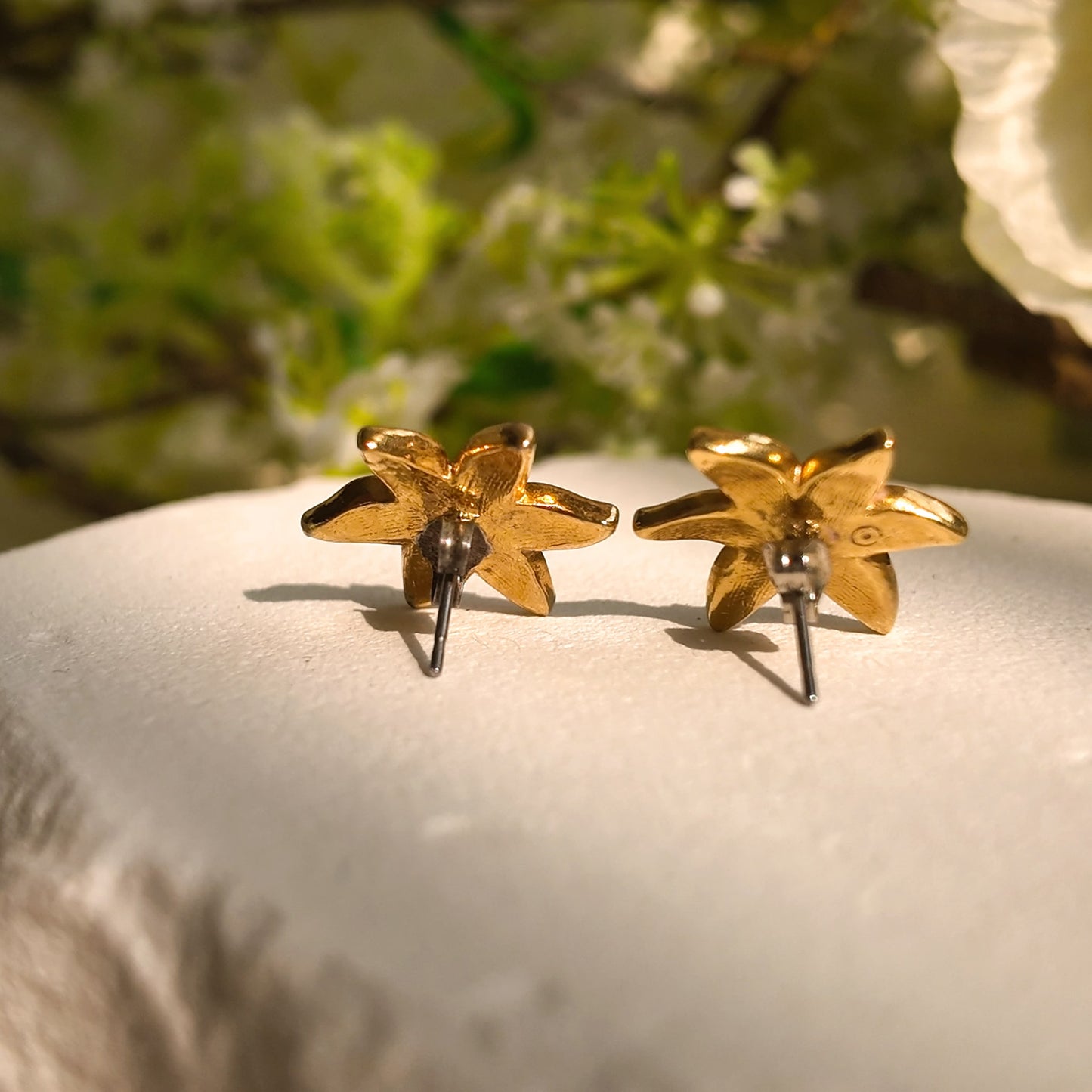 AVON Poinsettia Studs