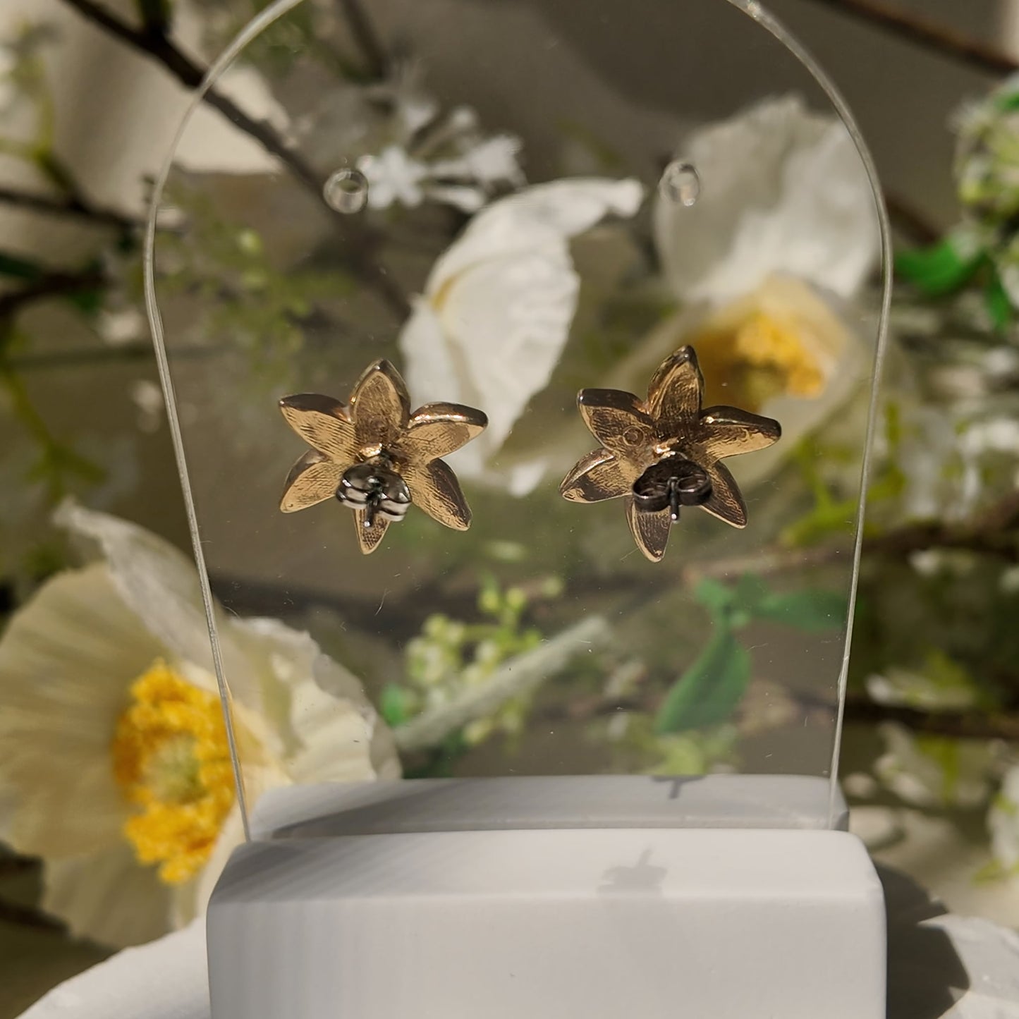 AVON Poinsettia Studs