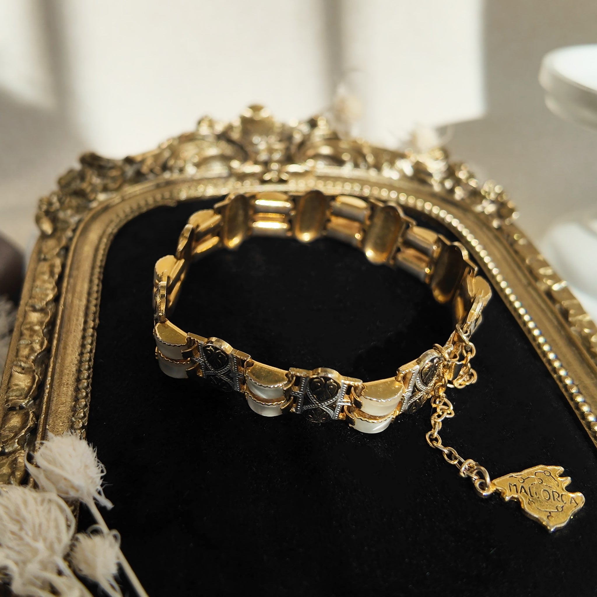 The gold damascus bracelet is in a circular shape, showcasing the bracelet's full appearance.