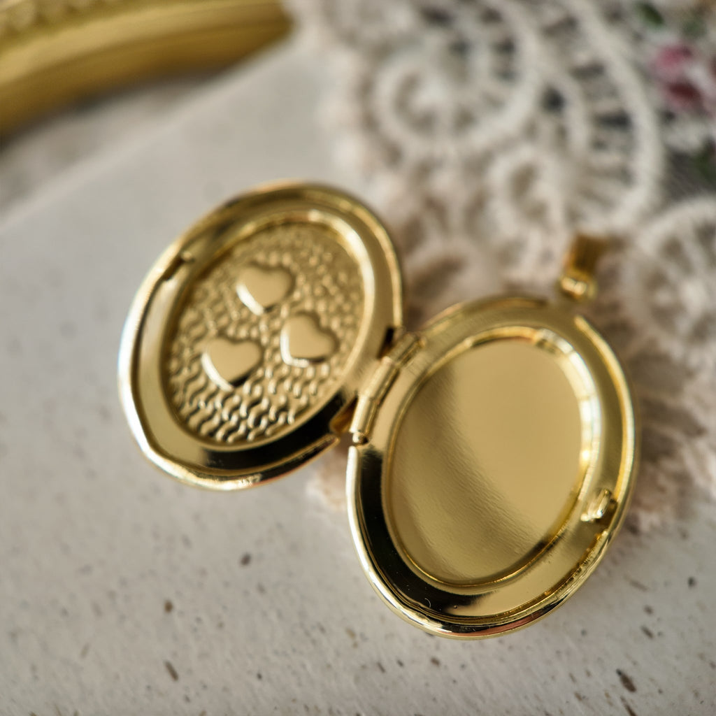 Gold-plated photo box pendant, a small photo box charm, an oval-shaped vintage photo box. A lovely charm.