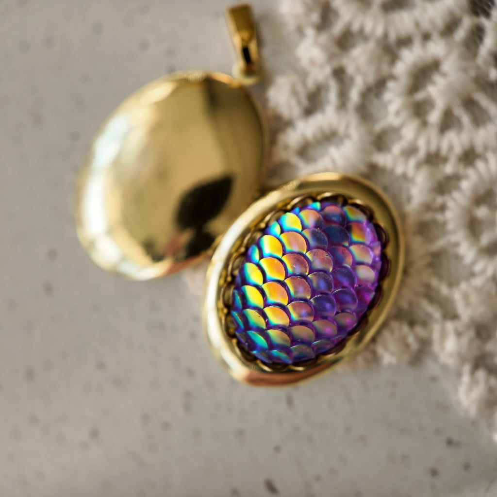 Laser-cut fish scale design photo box pendant, perfect for displaying photos of your loved one. Ocean theme, dreamy purple iridescent finish.