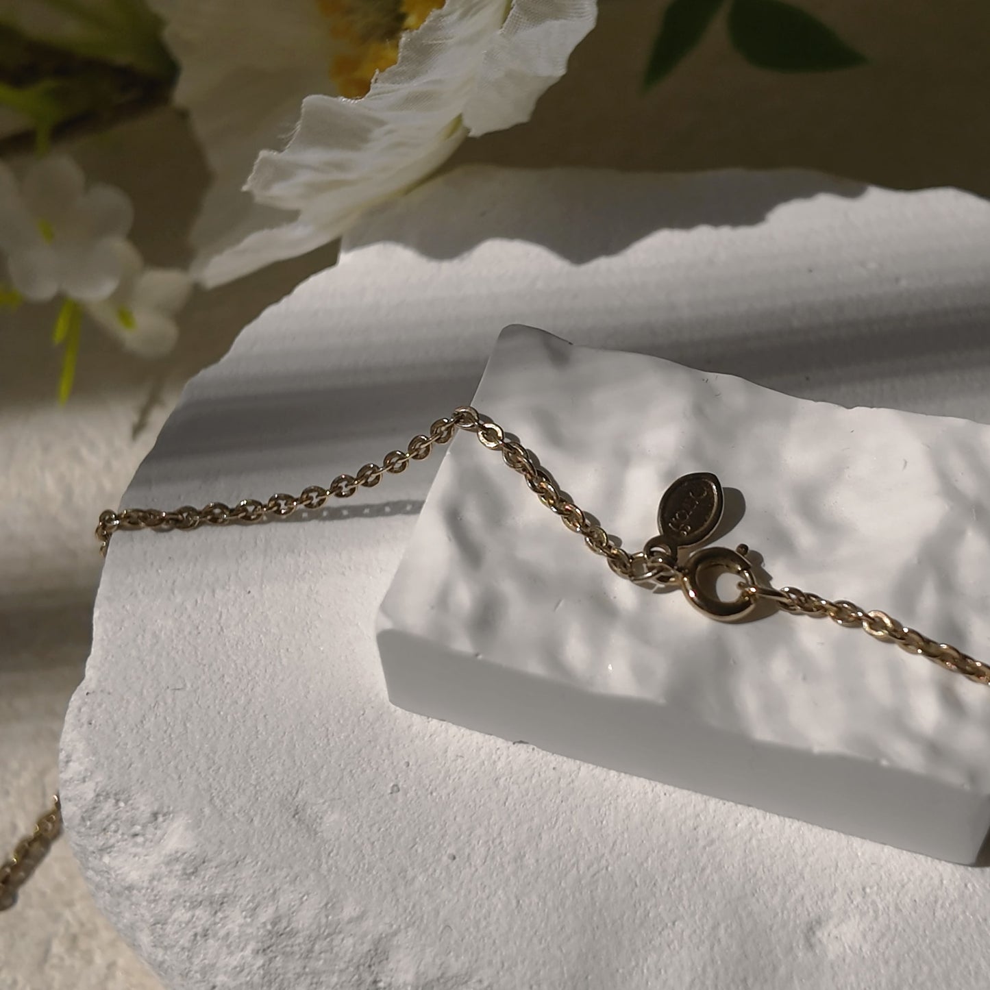 AVON Unbound Necklace