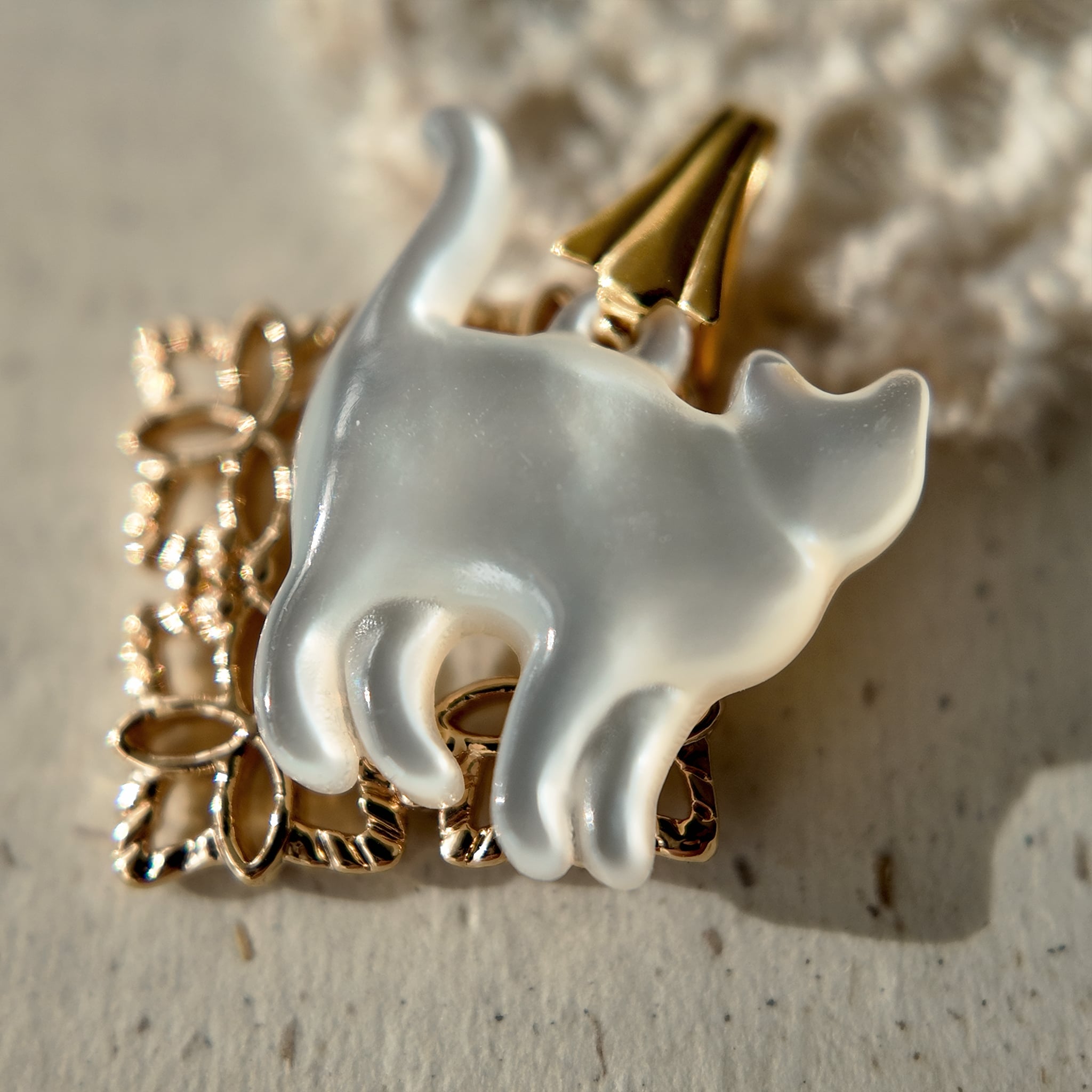 Shell carving, white mother-of-pearl, beautiful pearl