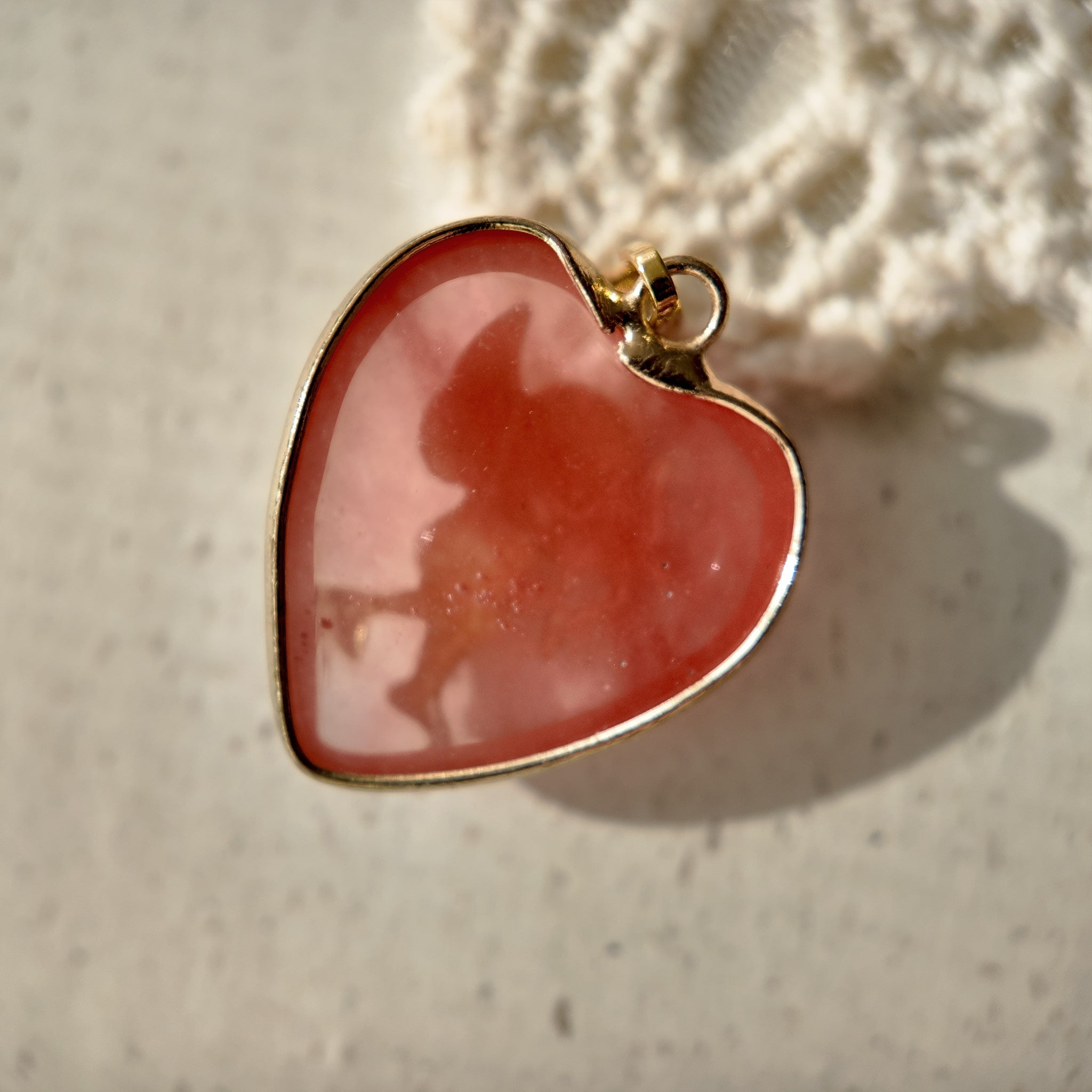Natural rose quartz, pink crystal jewelry. Rose quartz pendant. Heart-shaped crystal pendant.