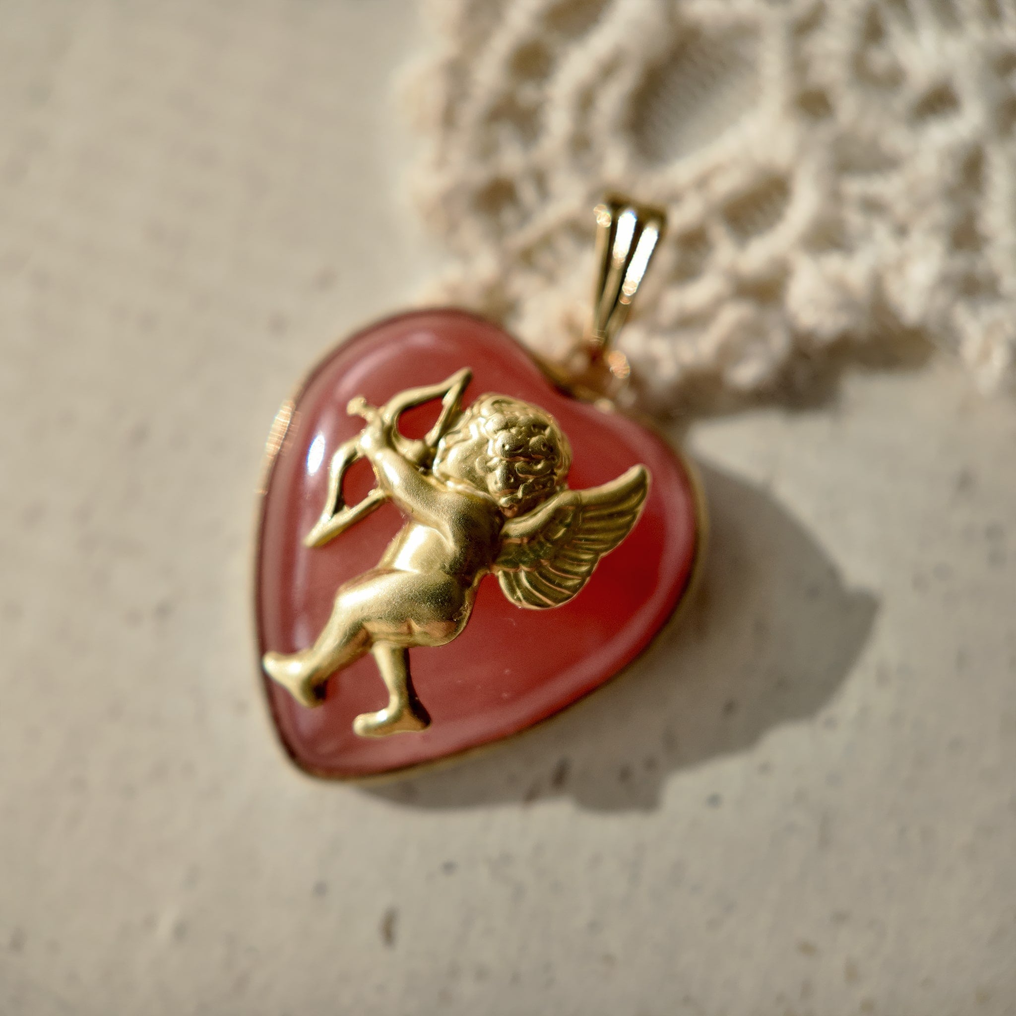 Vintage charms, retro pendants, necklace pendants. American retro girl style, cute pendants.