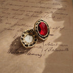 Red vintage jewelry, fine jewelry from the 1900s to 1940s.