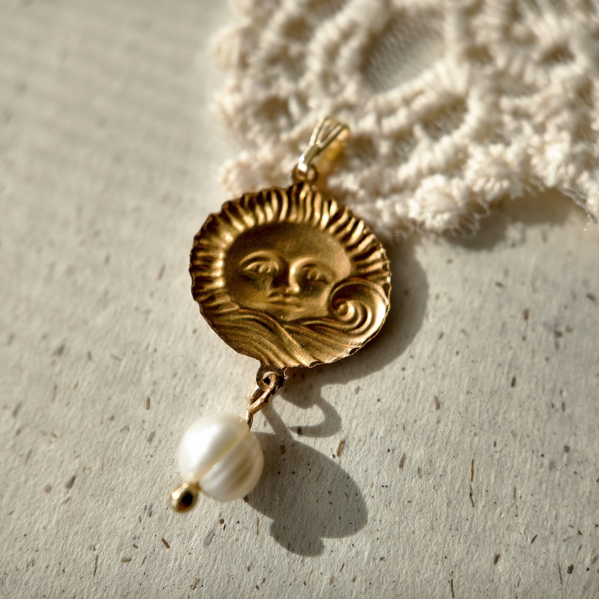 Vintage-style sun-shaped jewelry, made of golden brass.