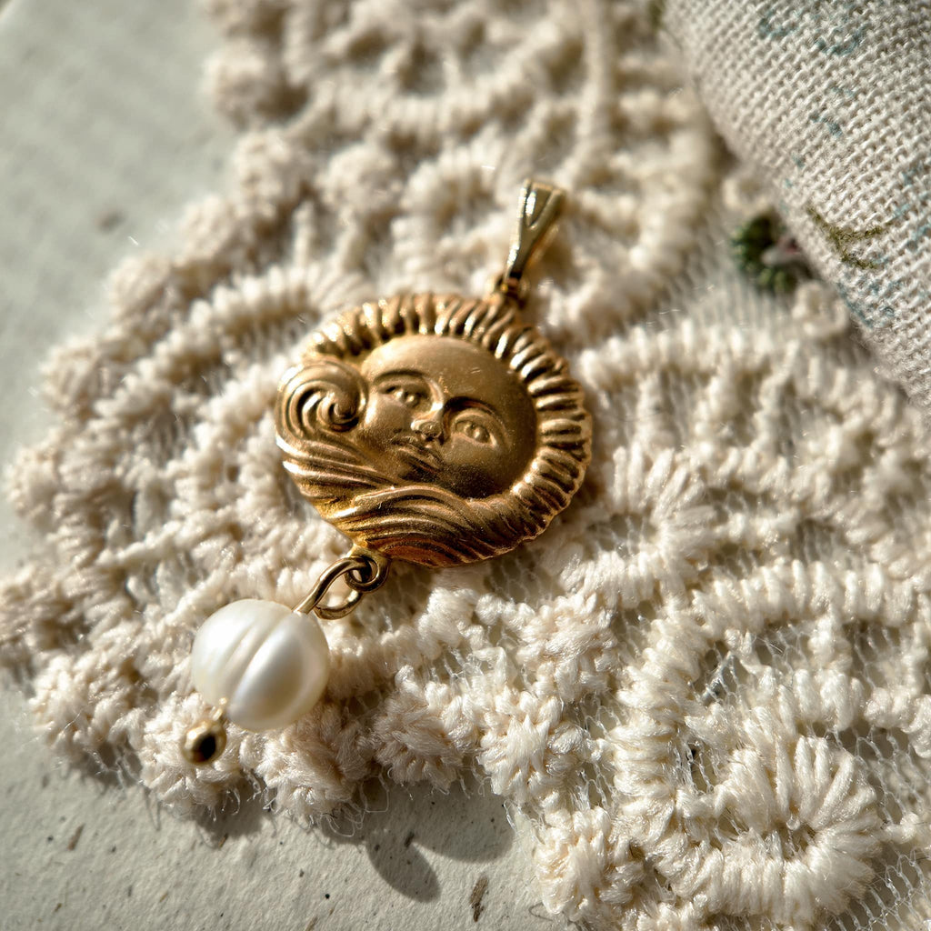 Vintage copper pendant, small and exquisite, fashion and retro.