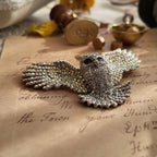 Extensive rhinestone inlay, exquisite craftsmanship, unique design, high-quality rhinestones. Animal design, vintage style, from the 1940s to 1960s.