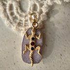 Animal-shaped pendant, gold gecko jewelry, inlaid with colored gemstones.