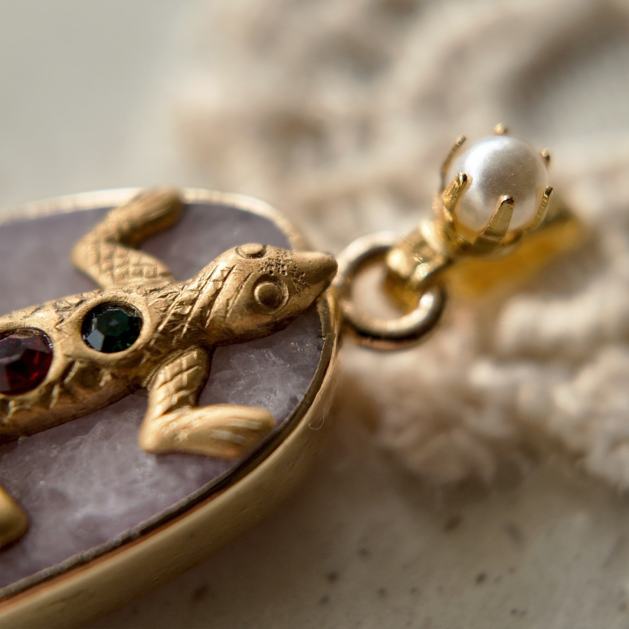 Lizard jewelry, gecko pendant, pearl pendant