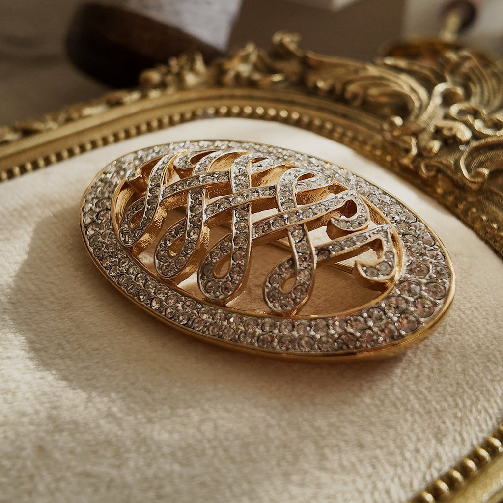 A macro shot detailing the exquisite, seamless pavé craftsmanship, with hundreds of tiny crystals set closely together, a hallmark of this high-quality royal replica.