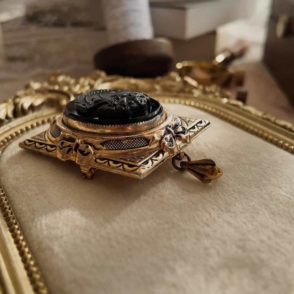 A detailed photo honestly showing the significant fading and loss of the gold plating on the front frame of the Coro cameo, defining its "Wabi-Sabi" condition.