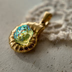 Mermaid-colored jewelry, made of imitation gemstone glass with a polarized texture.