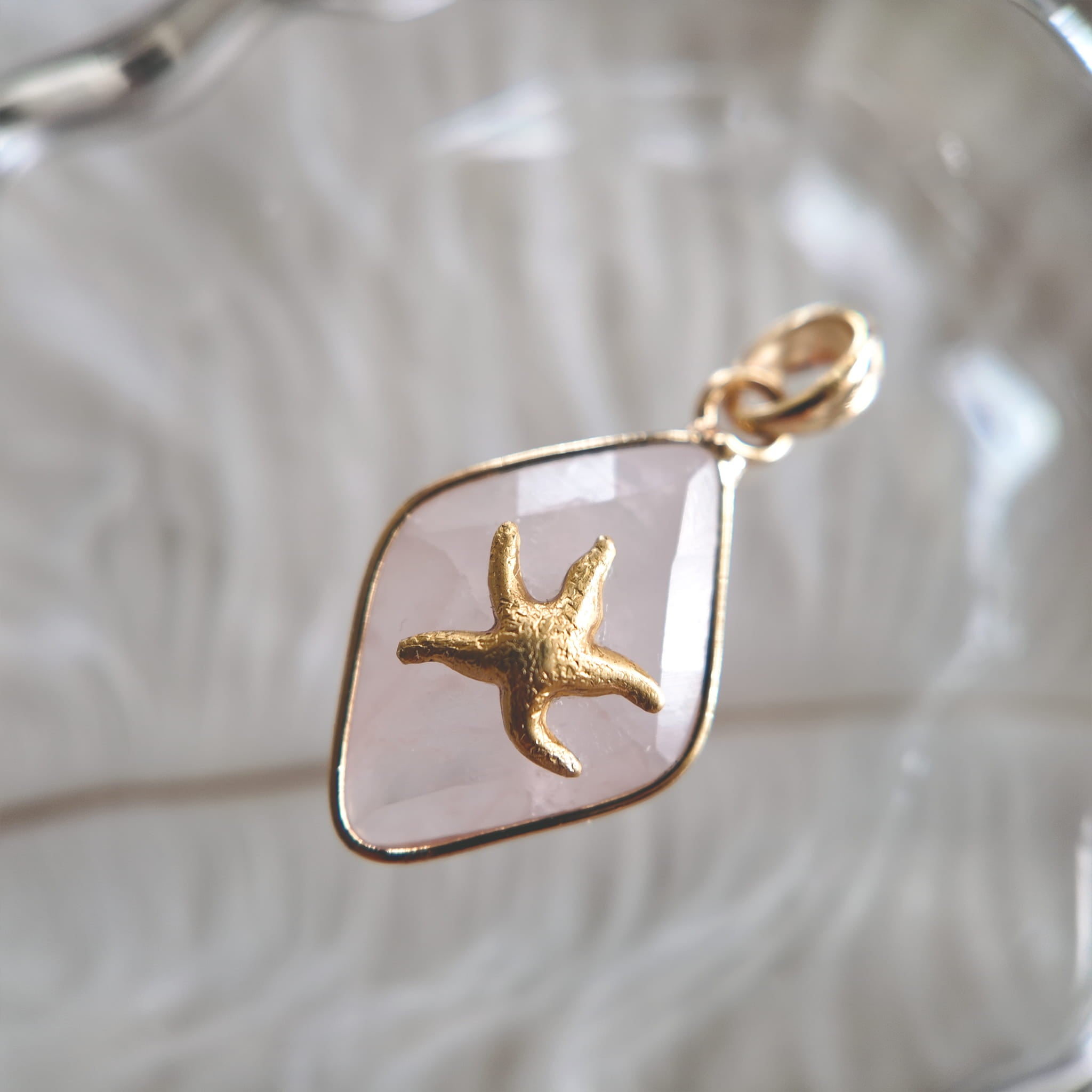 A macro shot detailing the true "cracked ice" appearance of the Natural White Quartz, with its web of internal fractures giving it a "frozen water" look.