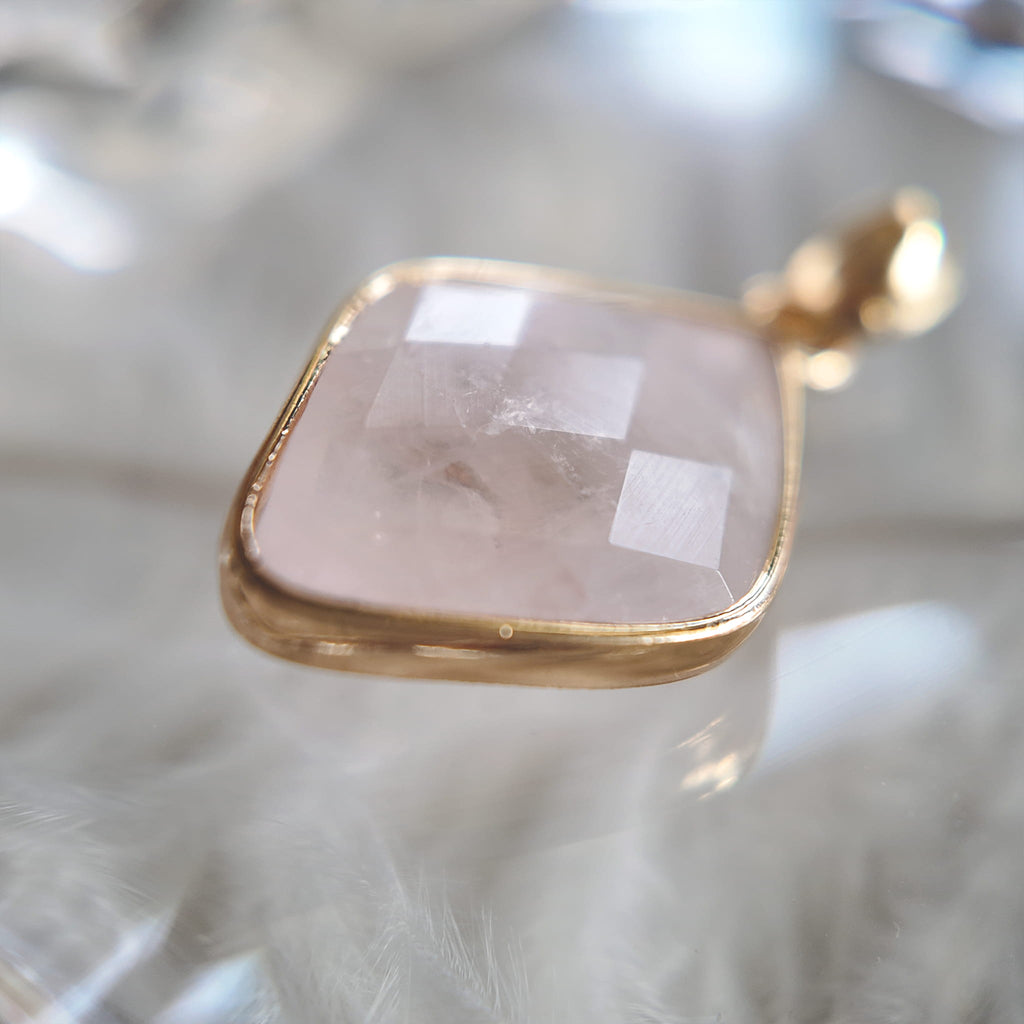 A macro shot detailing the true "cracked ice" appearance of the Natural White Quartz, with its web of internal fractures giving it a "frozen water" look.