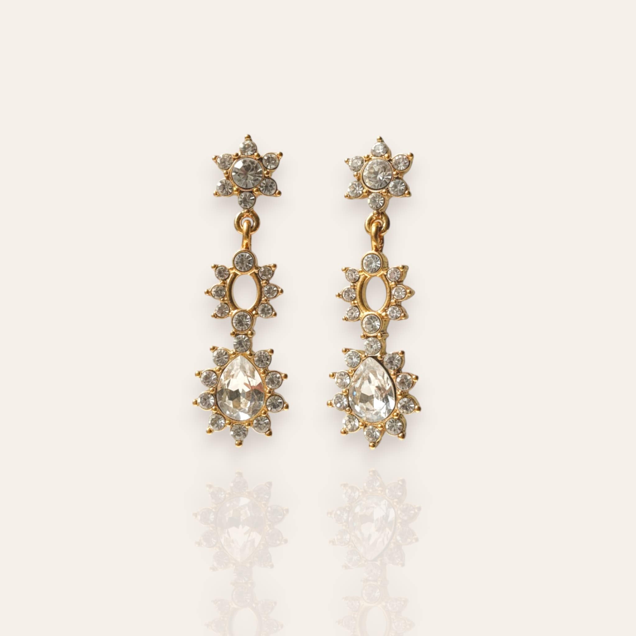 Graceful Guest Dangles